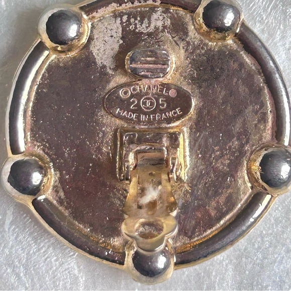 CHANEL vintage CC Logo earrings - Picture 4 of 9